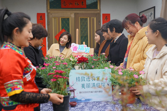 巾幗“她”力量 助力鄉(xiāng)村振興.jpg