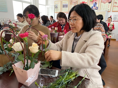 “巾幗展魅力 花漾慶百年”藝術(shù)插花活動1.jpg