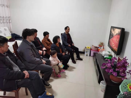 觀抗疫故事 做時(shí)代新人.jpg