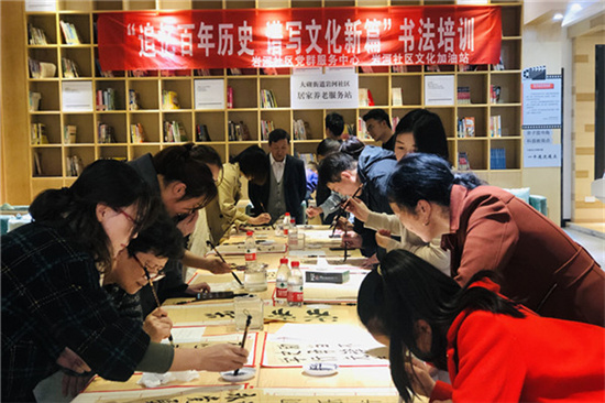 追憶百年歷史 譜寫(xiě)文化新篇——巖河社區(qū)舉辦喜迎建黨100周年活動(dòng) (1).jpg