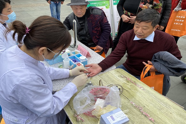 大竄開展愛國(guó)衛(wèi)生月宣傳服務(wù)活動(dòng) (1).jpg