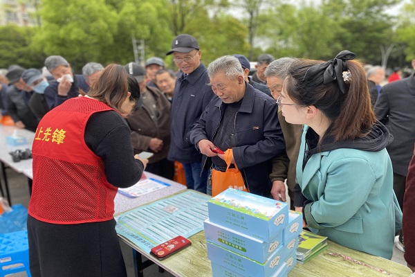 大竄開展愛國(guó)衛(wèi)生月宣傳服務(wù)活動(dòng) (3).jpg