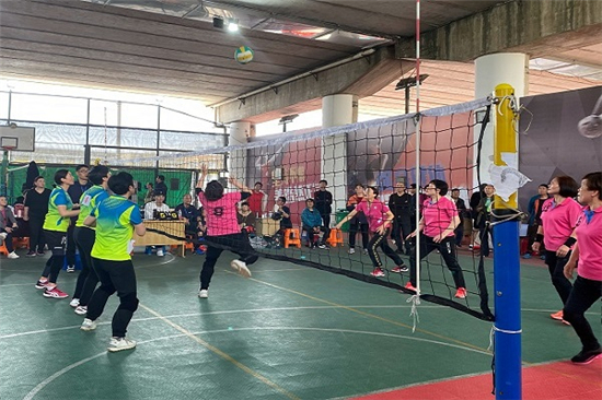 2021年北侖區(qū)中老年人氣排球交流比賽在太白社區(qū)開賽 (1).jpg