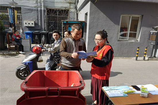 開展《浙江省生活垃圾管理條例》宣傳活動.jpg