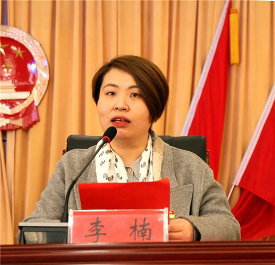 圖片四 李楠指導(dǎo)活動(dòng).jpg