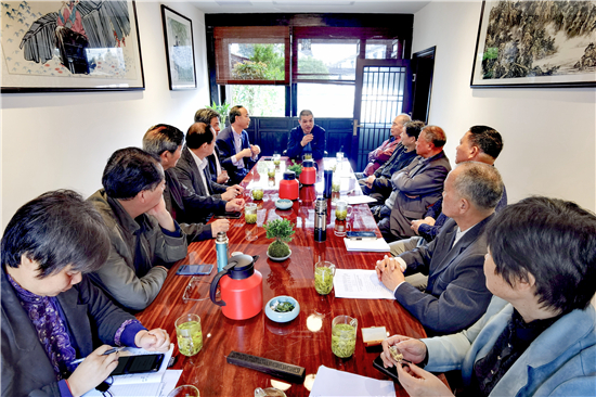 “幸福夕陽　情暖園丁”退休教師關(guān)愛項(xiàng)目 (1).jpg