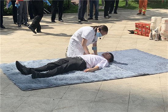 開展消防演練進(jìn)小區(qū)暨防災(zāi)減災(zāi)宣傳周活動(dòng) (2).jpg