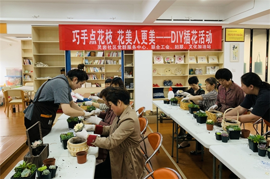 1621568561777635.jpg 巧手點花枝 花美人更美.jpg