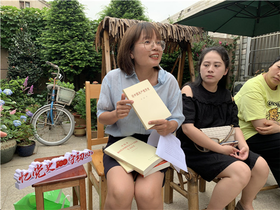 巾幗學(xué)黨史 初心綻芳華.jpg