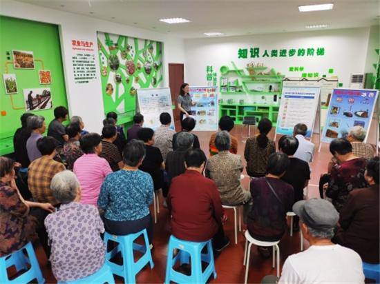 1621571034803942.jpg 氣象科普進(jìn)社區(qū) 防災(zāi)減災(zāi)入民心.jpg