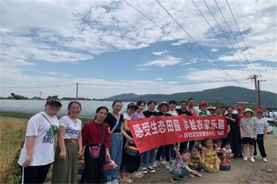 感受生態(tài)田園，體驗(yàn)農(nóng)家樂(lè)趣 (2).jpg