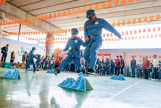 “憶紅色革命路，筑百年家國夢”百人親子運(yùn)動會 (1).jpg