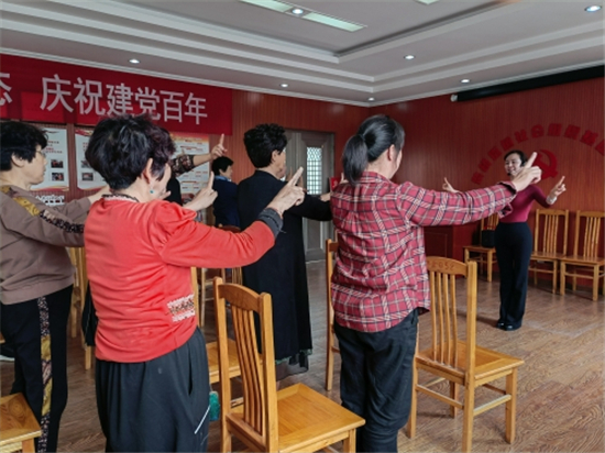 柴橋成校：練就優(yōu)雅儀態(tài) 慶祝建黨百年.jpg