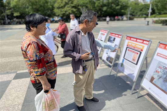 壩頭社區(qū)開(kāi)展世界無(wú)煙日宣傳活動(dòng) (3).jpg