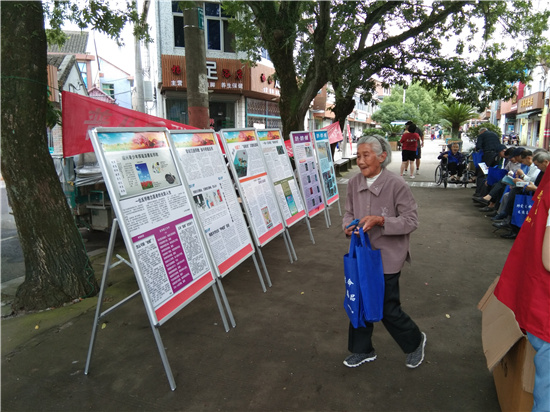 平安宣傳教育活動(dòng)走進(jìn)北侖區(qū)春曉街道三山村（2）.jpg