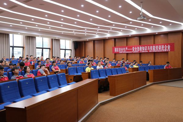 安全急救知識培訓(xùn)進華朔企業(yè) (2).jpg