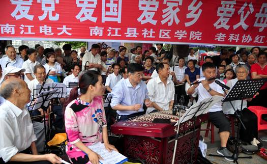 圖6：南江電大&ldquo;愛黨、愛國(guó)、愛家鄉(xiāng)、愛父母&rdquo;教育進(jìn)社區(qū)活動(dòng)現(xiàn)場(chǎng).jpg