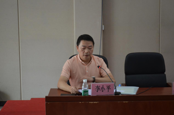 李小平副主任展開專題匯報.jpg