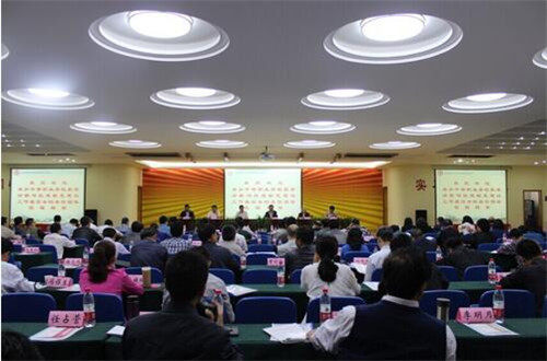 7.座談會會議現(xiàn)場 QQ截圖20160525132932.jpg